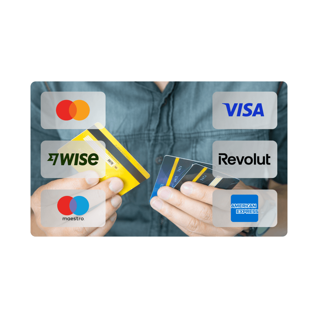 Egy férfi több bankkártyát tart a kezében, jól látható Visa, Mastercard, Maestro, American Express, Revolut és Wise logókkal, az elfogadott fizetési lehetőségeket bemutatva.