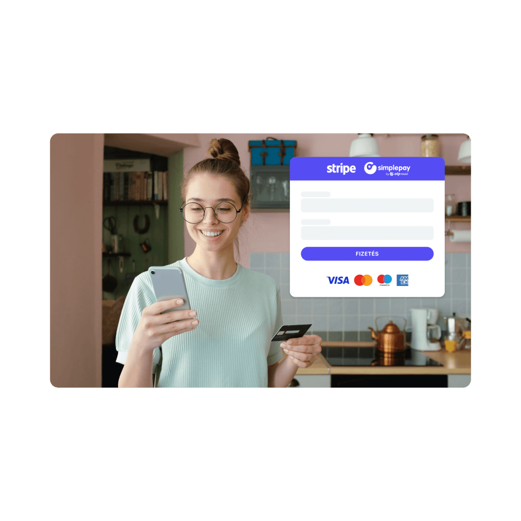 Egy nő bankkártyát tart a kezében és mosolyogva a telefonjára néz, online fizetésre készülve. A stilizált fizetési űrlapon Stripe és SimplePay opciók láthatók, valamint a támogatott bankkártya-típusok.